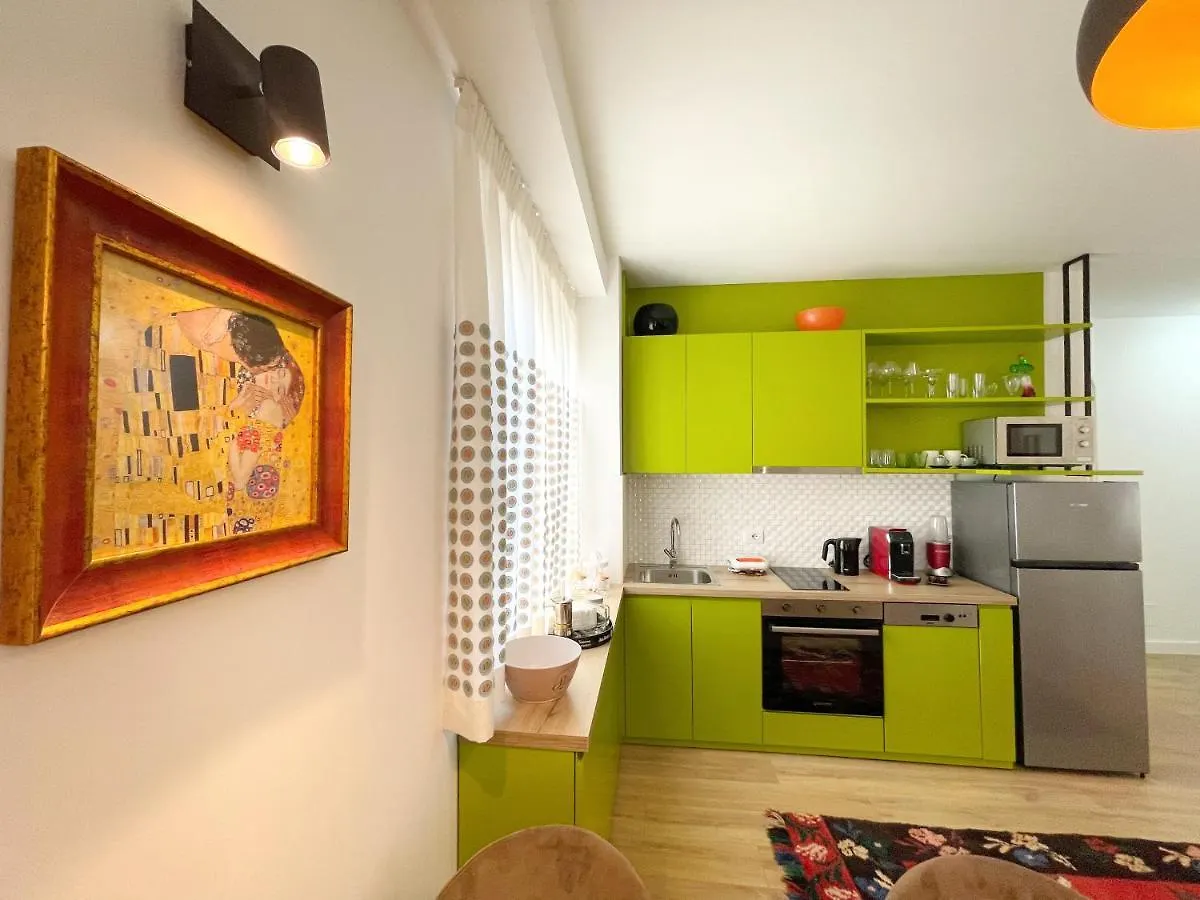 Metro Suites Tirana 0*,  Albania