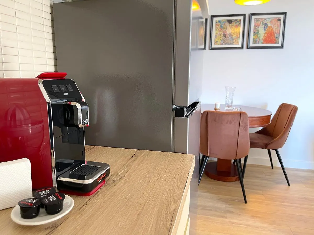 Metro Suites Tirana 0*,