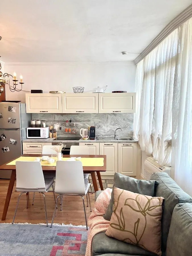 Metro Suites Tirana 0*,