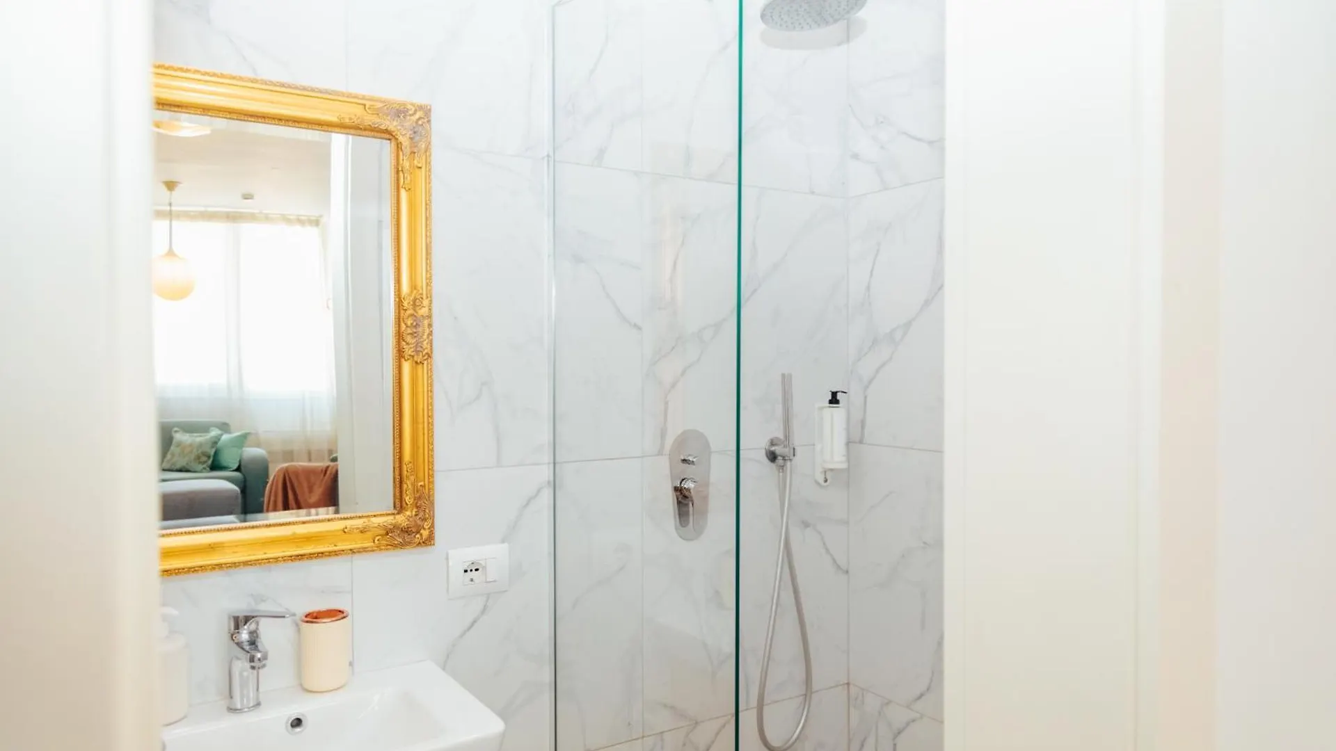 Metro Suites Tirana Apartment